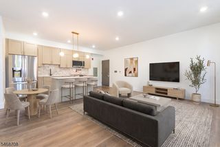 21 Lincoln Park 100, Newark City, NJ 07102