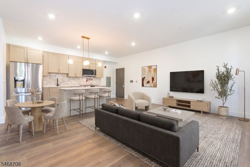 21 Lincoln Park 100, Newark City, NJ 07102