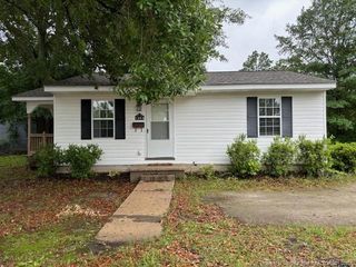 902 E 13th Street, Lumberton, NC 28358
