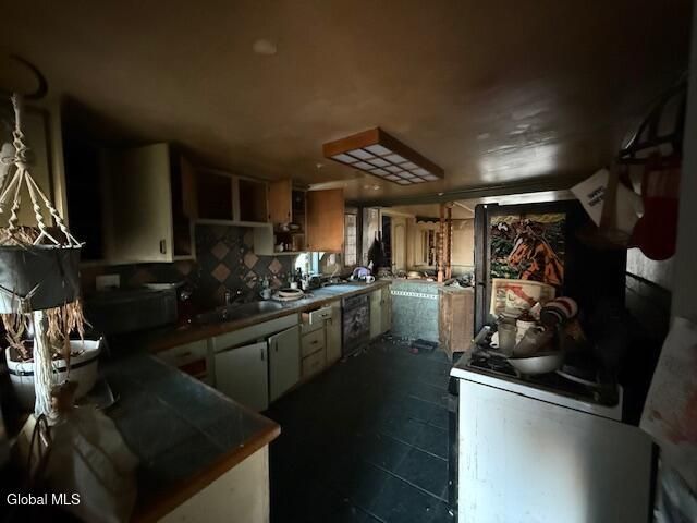 34 Tabor Road, Mechanicville, NY 12118