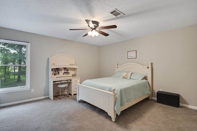 8686 CEDAR FARMS DR, Cordova, TN 38016