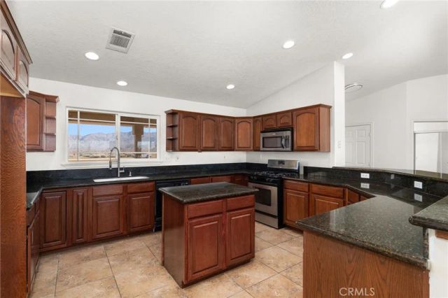 15088 Mesquite Road, Apple Valley, CA 92307