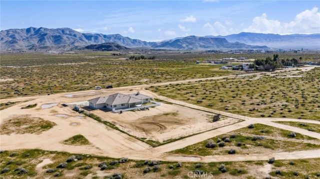 15088 Mesquite Road, Apple Valley, CA 92307