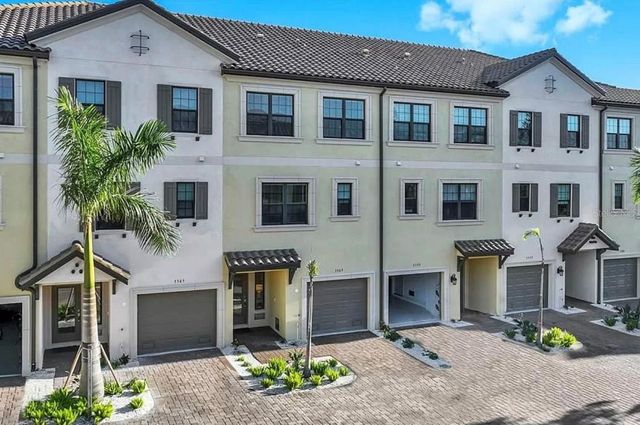 5569 CANNES CIRCLE, Sarasota, FL 34231