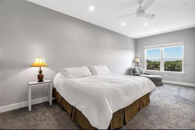 5569 CANNES CIRCLE, Sarasota, FL 34231