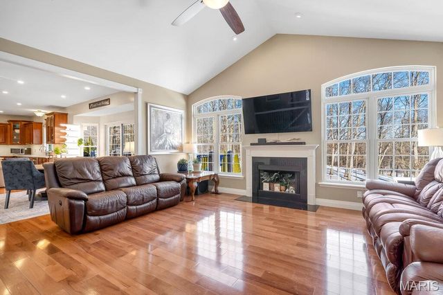 541 Woods Creek Drive, St Charles, MO 63348