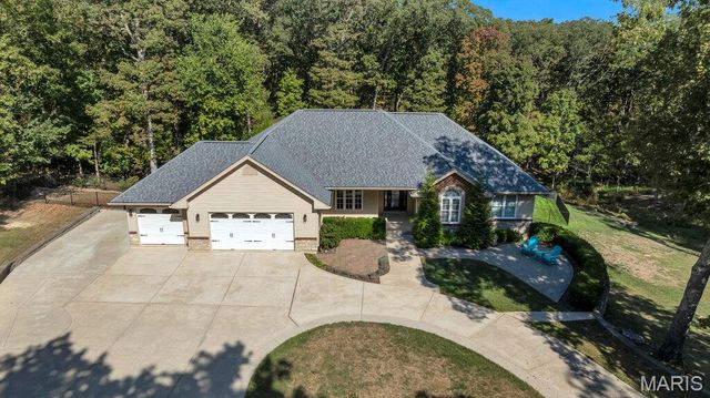541 Woods Creek Drive, St Charles, MO 63348
