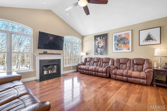 541 Woods Creek Drive, St Charles, MO 63348