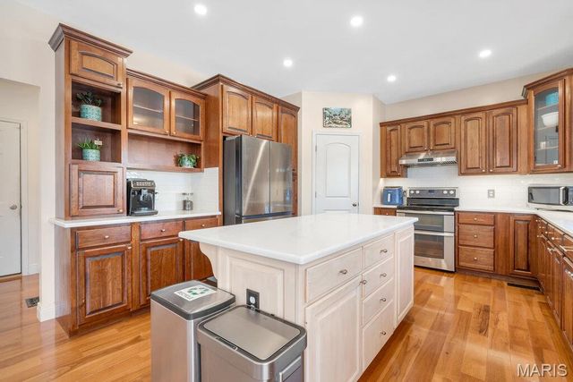 541 Woods Creek Drive, St Charles, MO 63348