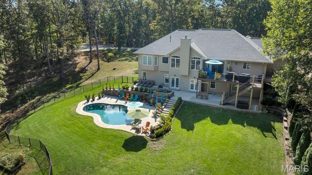 541 Woods Creek Drive, St Charles, MO 63348