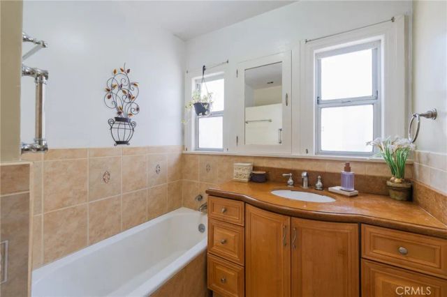 4011 W 60th, Los Angeles, CA 90043