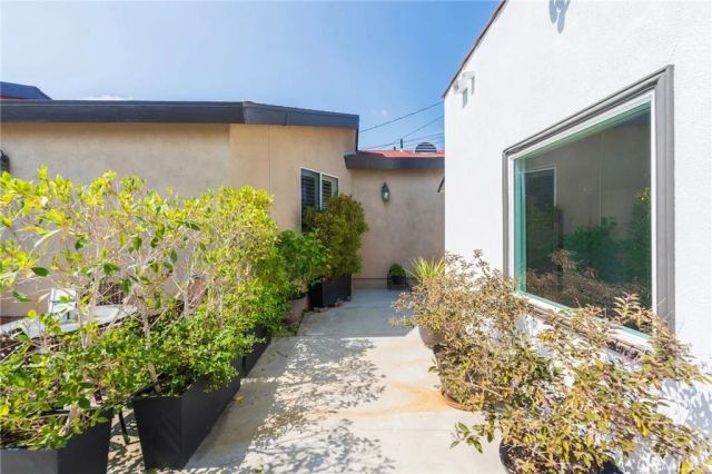 4011 W 60th, Los Angeles, CA 90043