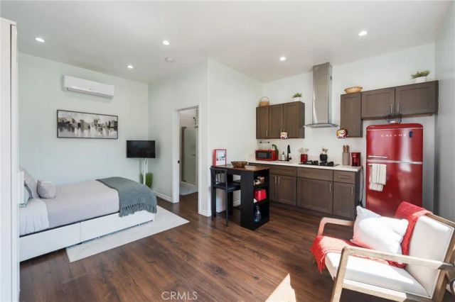 4011 W 60th, Los Angeles, CA 90043