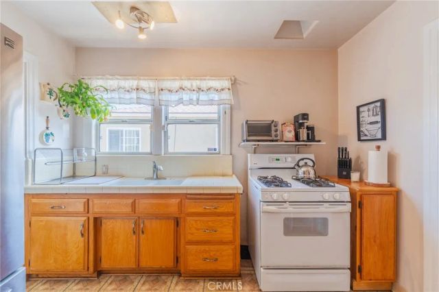 4011 W 60th, Los Angeles, CA 90043