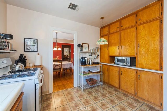 4011 W 60th, Los Angeles, CA 90043