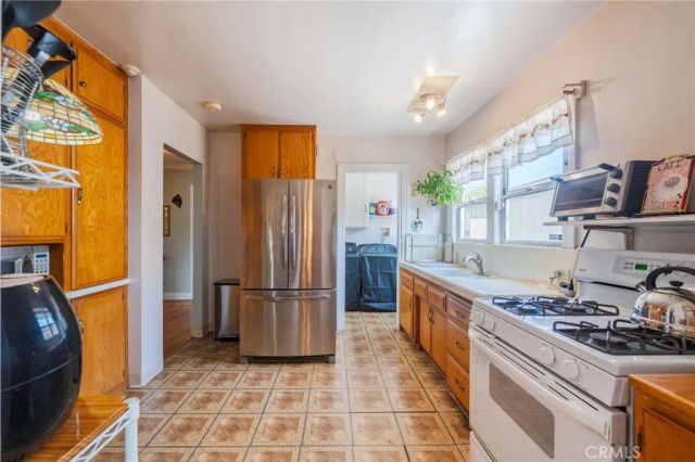 4011 W 60th, Los Angeles, CA 90043