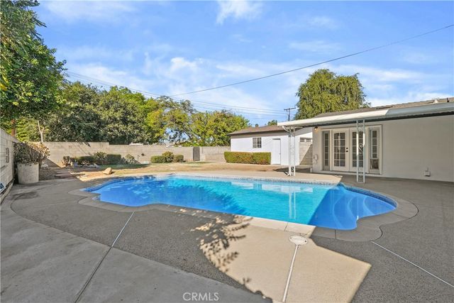 24 S Ash St, Redlands, CA 92373