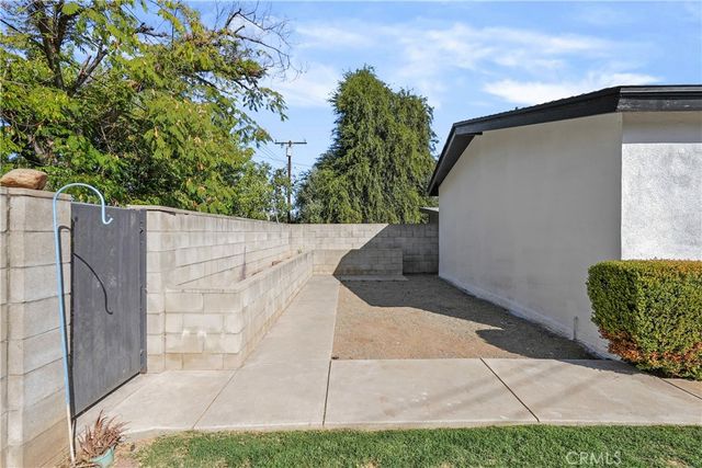 24 S Ash St, Redlands, CA 92373