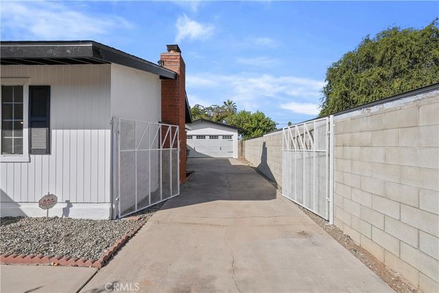 24 S Ash St, Redlands, CA 92373