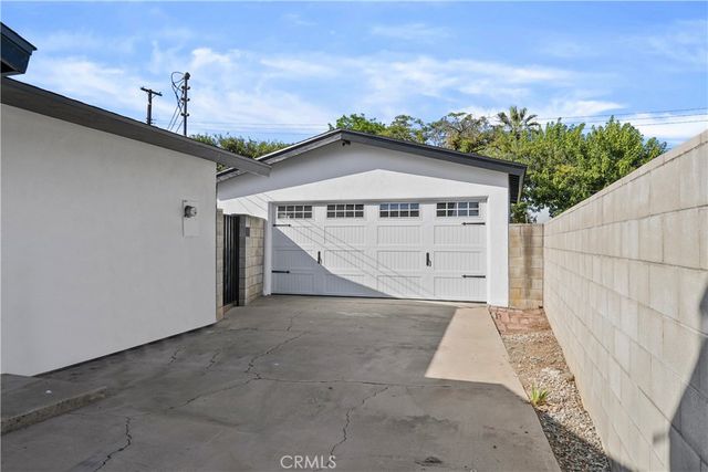 24 S Ash St, Redlands, CA 92373