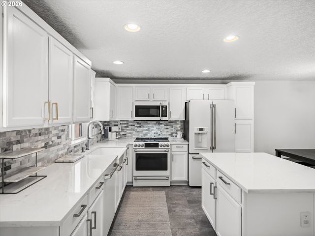 21892 BRAMBLE Way, Fairview, OR 97024