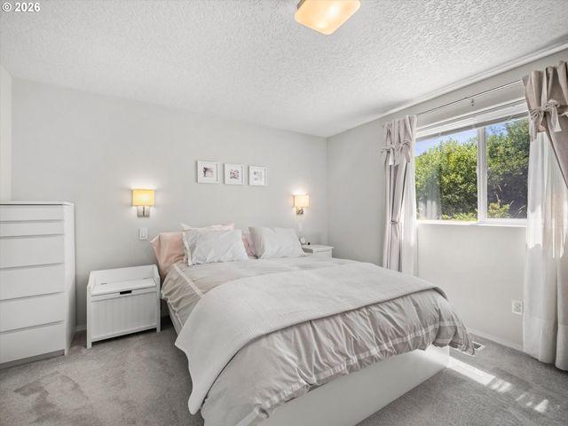 21892 BRAMBLE Way, Fairview, OR 97024