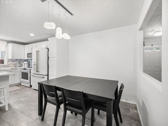 21892 BRAMBLE Way, Fairview, OR 97024
