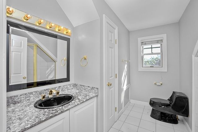 81 Beecher Pl 81, Newton, MA 02459