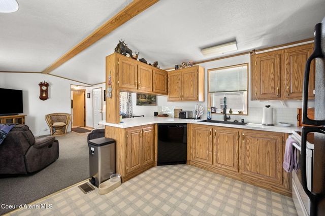 5487 N Burkshire Ave, Coeur D'alene, ID 83815
