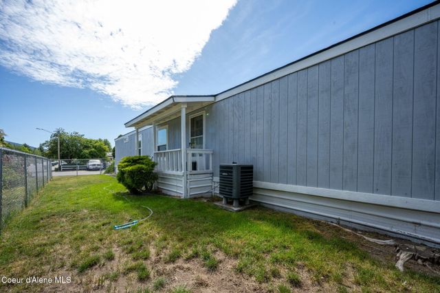 5487 N Burkshire Ave, Coeur D'alene, ID 83815