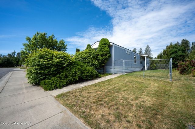 5487 N Burkshire Ave, Coeur D'alene, ID 83815