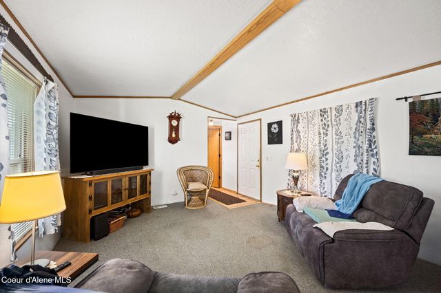 5487 N Burkshire Ave, Coeur D'alene, ID 83815