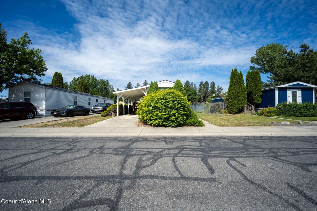 5487 N Burkshire Ave, Coeur D'alene, ID 83815