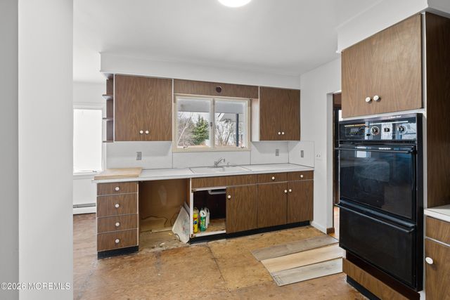 212 Fort Plains Road, Howell, NJ 07731