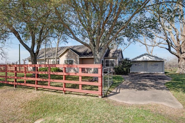 8439 Fm 442, Boling, TX 77420