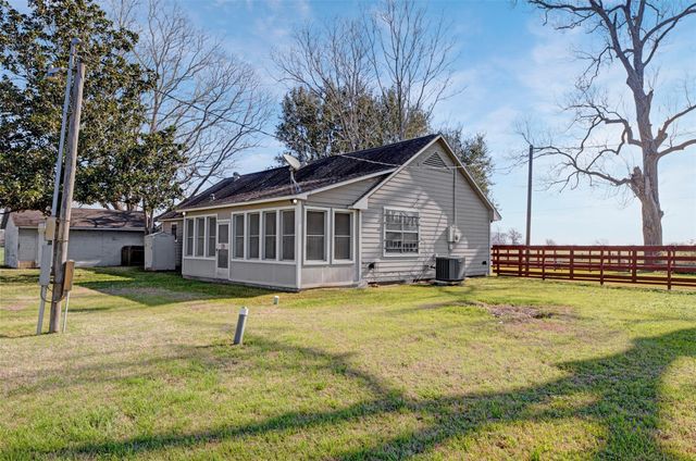 8439 Fm 442, Boling, TX 77420