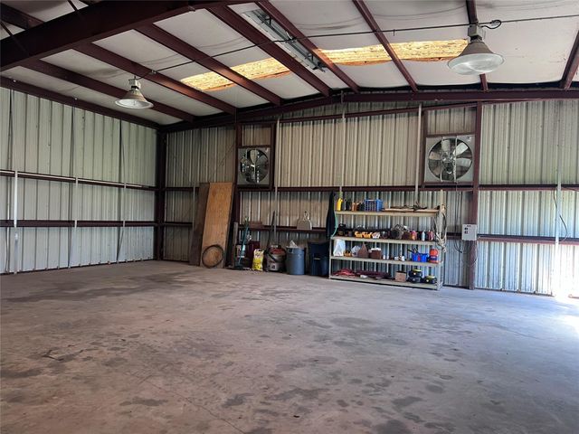 8439 Fm 442, Boling, TX 77420