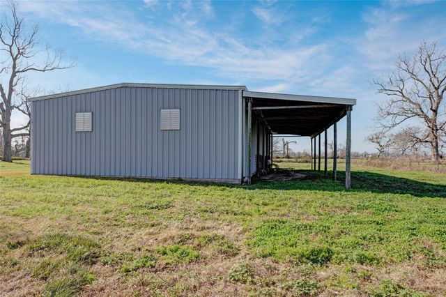 8439 Fm 442, Boling, TX 77420