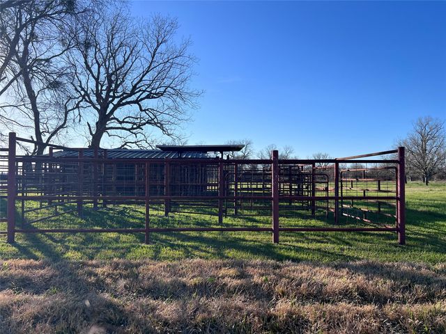 8439 Fm 442, Boling, TX 77420