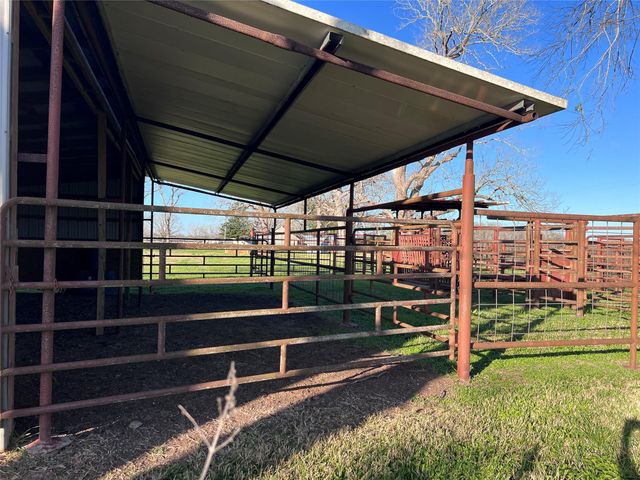 8439 Fm 442, Boling, TX 77420