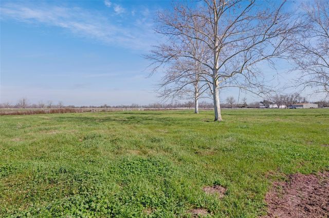 8439 Fm 442, Boling, TX 77420