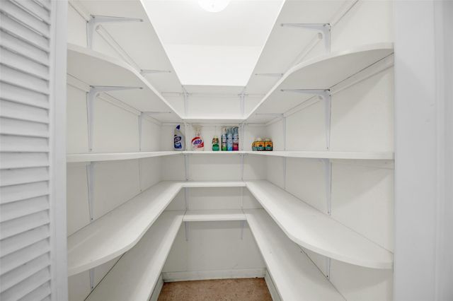 8439 Fm 442, Boling, TX 77420