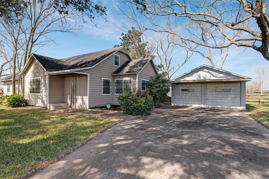 8439 Fm 442, Boling, TX 77420