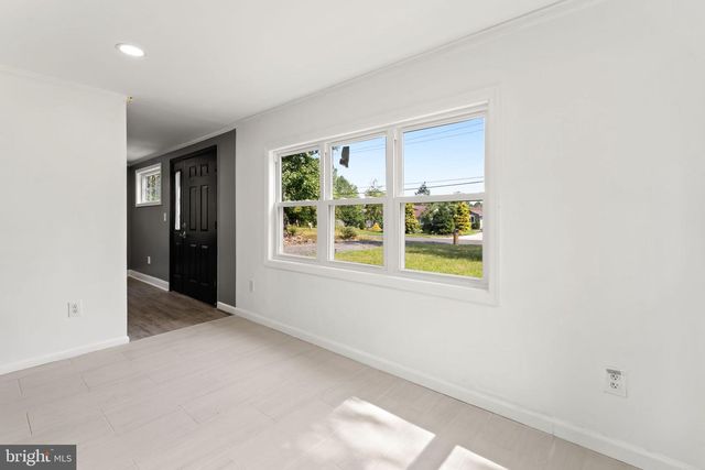 2711 S SHORE DR, Williamstown, NJ 08094