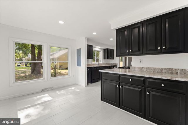 2711 S SHORE DR, Williamstown, NJ 08094