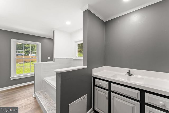 2711 S SHORE DR, Williamstown, NJ 08094