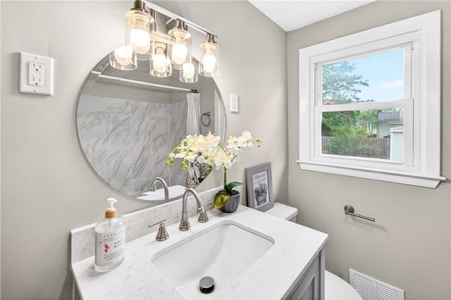 859 Church Avenue, Warwick, RI 02889