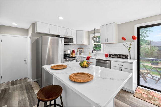 859 Church Avenue, Warwick, RI 02889