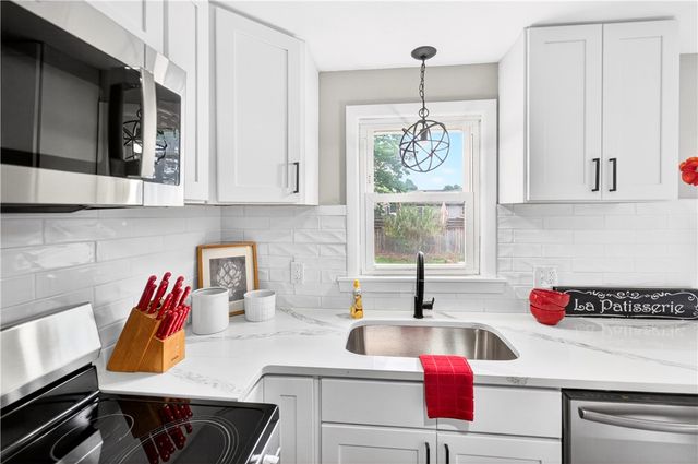 859 Church Avenue, Warwick, RI 02889