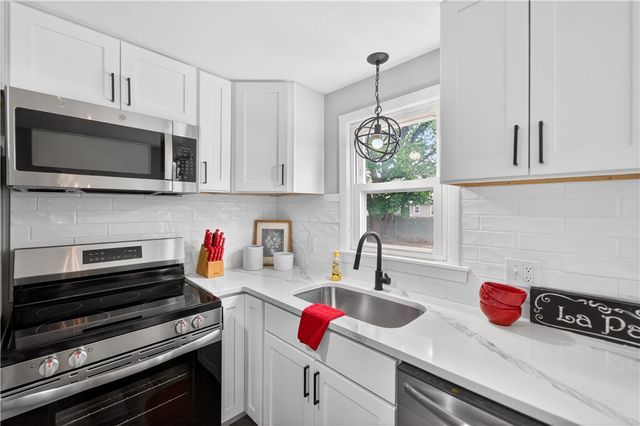 859 Church Avenue, Warwick, RI 02889